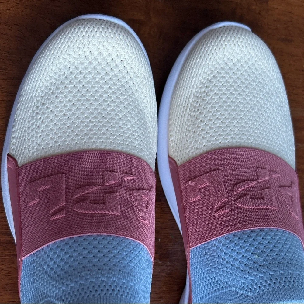 APL TechLoom Bliss Sneakers Men’s 9 Ice Blue Vanilla NWT